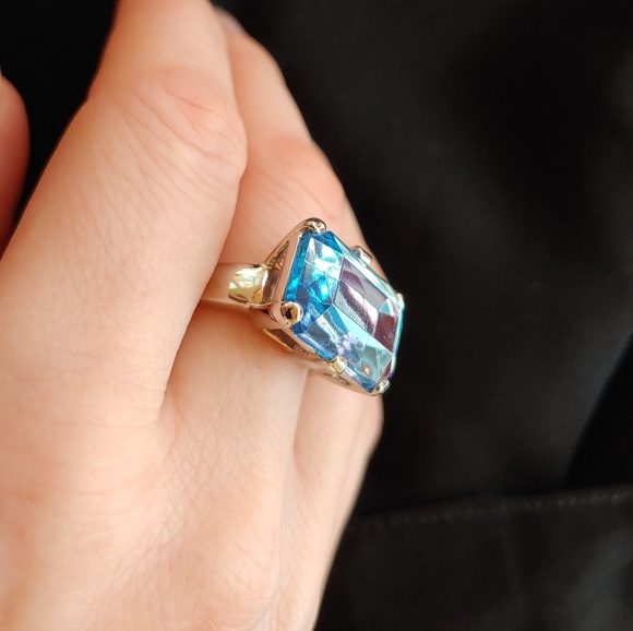 Blue rectangle ring - Picture 2 of 6
